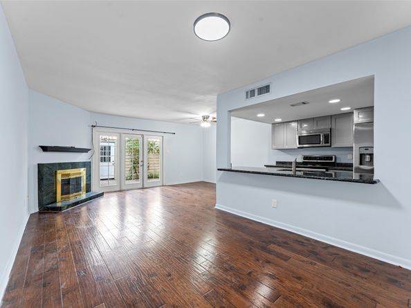 939 Memorial Village Drive 38, Houston TX 77024