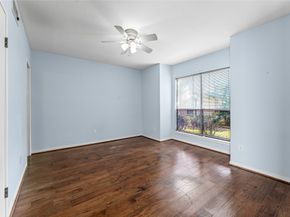 939 Memorial Village Drive 38, Houston TX 77024