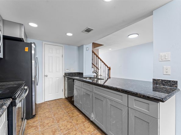 939 Memorial Village Drive 38, Houston TX 77024