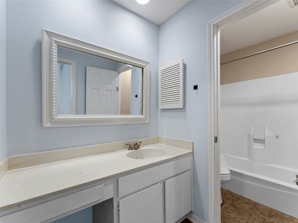 939 Memorial Village Drive 38, Houston TX 77024