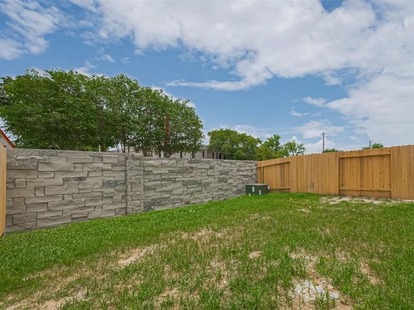 8933 Grovner Place, Houston TX 77055