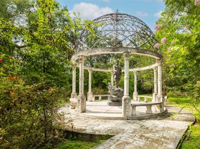 205 Grogans Point Road, The Woodlands TX 77380