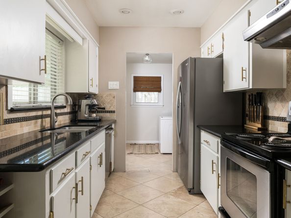 2403 Ansbury Drive, Houston TX 77018