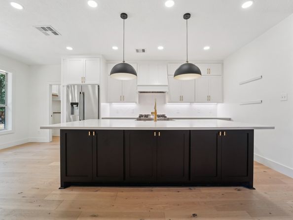 7 Clearbend Place, The Woodlands TX 77384