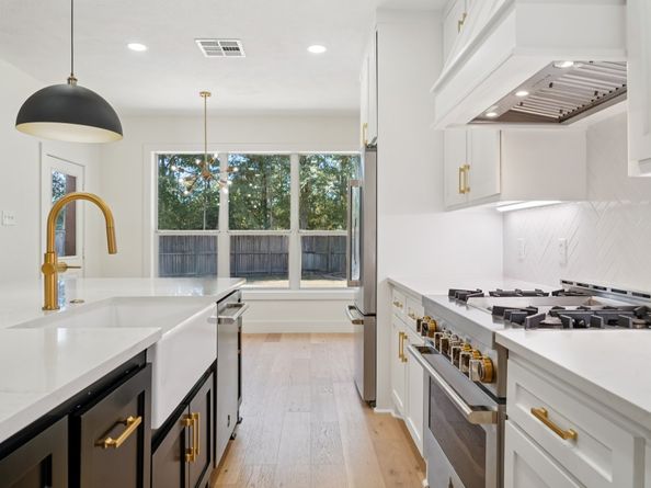 7 Clearbend Place, The Woodlands TX 77384