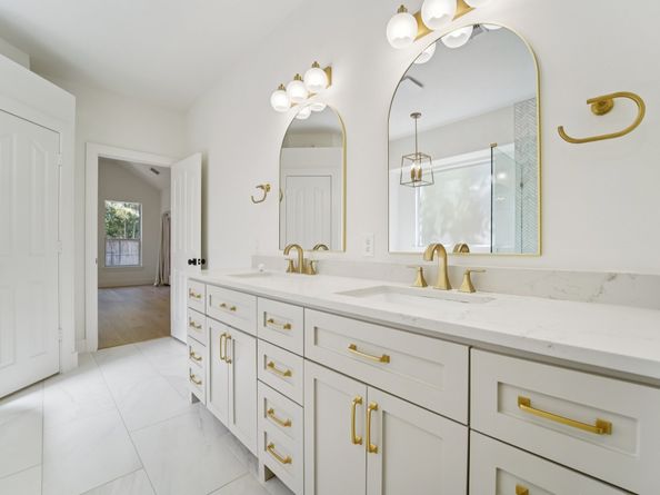 7 Clearbend Place, The Woodlands TX 77384