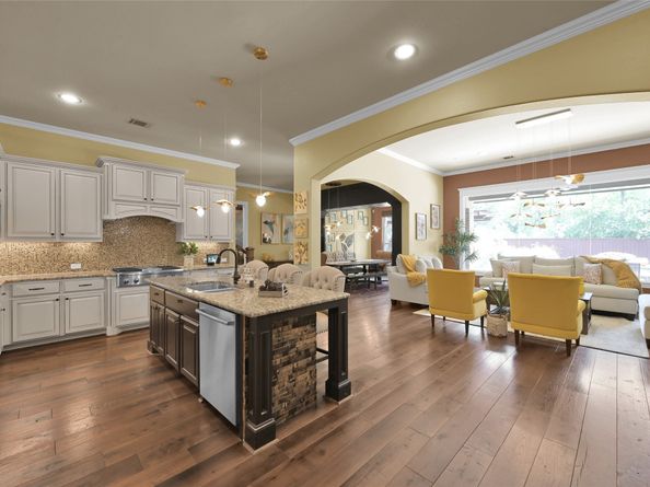 95 S Shimmering Aspen Circle, Spring TX 77389