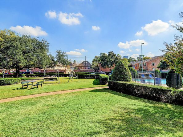 5823 Valley Forge Drive 93, Houston TX 77057