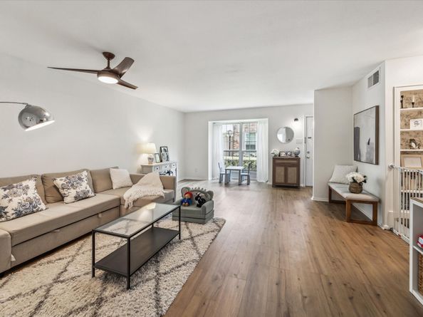 5823 Valley Forge Drive 93, Houston TX 77057