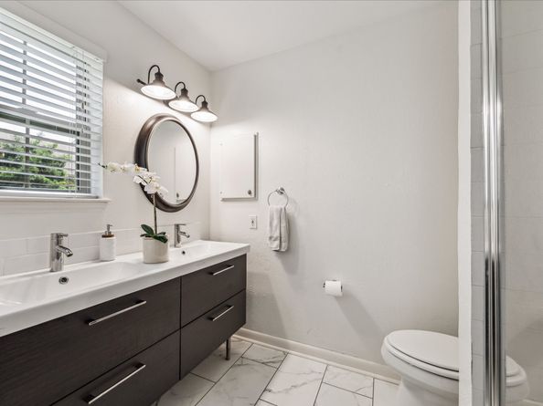 5823 Valley Forge Drive 93, Houston TX 77057