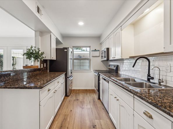 5823 Valley Forge Drive 93, Houston TX 77057
