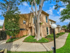 1928 Augusta Drive 19, Houston TX 77057