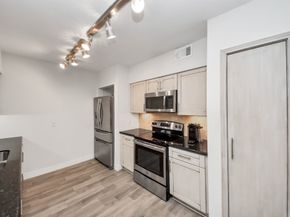 1928 Augusta Drive 19, Houston TX 77057