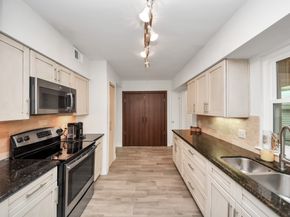 1928 Augusta Drive 19, Houston TX 77057