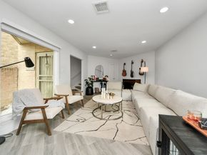 1928 Augusta Drive 19, Houston TX 77057