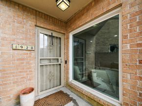 1928 Augusta Drive 19, Houston TX 77057