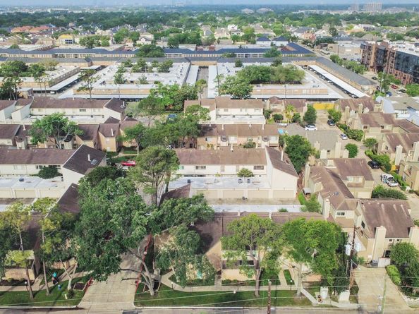 1928 Augusta Drive 19, Houston TX 77057