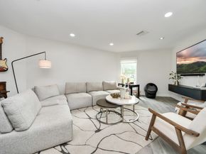 1928 Augusta Drive 19, Houston TX 77057