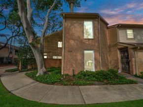 1928 Augusta Drive 19, Houston TX 77057