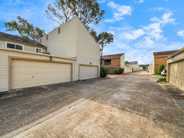 1928 Augusta Drive 19, Houston TX 77057