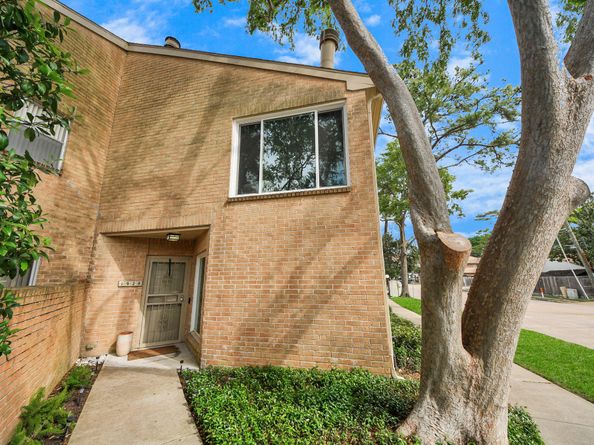 1928 Augusta Drive 19, Houston TX 77057