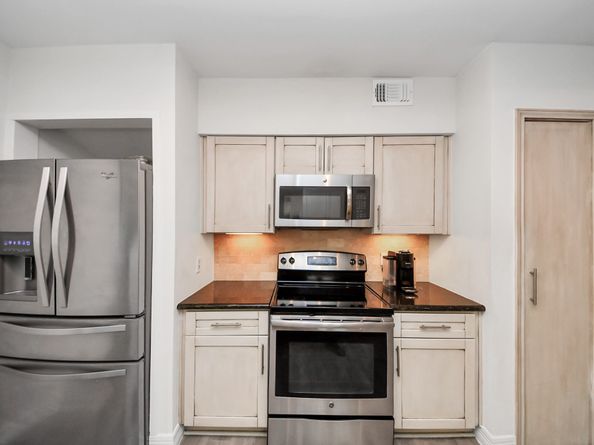 1928 Augusta Drive 19, Houston TX 77057
