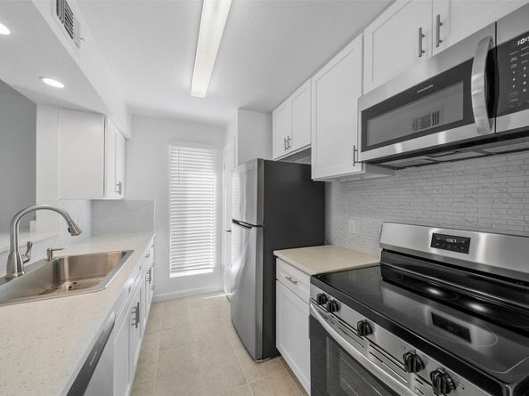 10075 Westpark Drive 32, Houston TX 77042