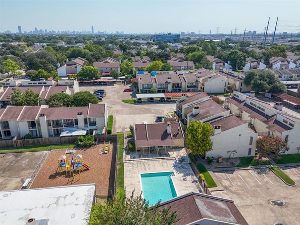 10075 Westpark Drive 32, Houston TX 77042