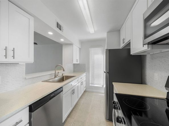 10075 Westpark Drive 32, Houston TX 77042