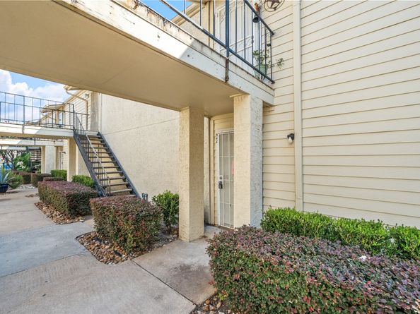 10075 Westpark Drive 32, Houston TX 77042
