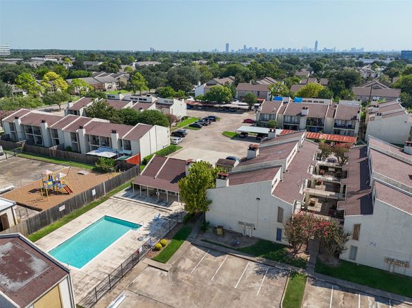 10075 Westpark Drive 32, Houston TX 77042