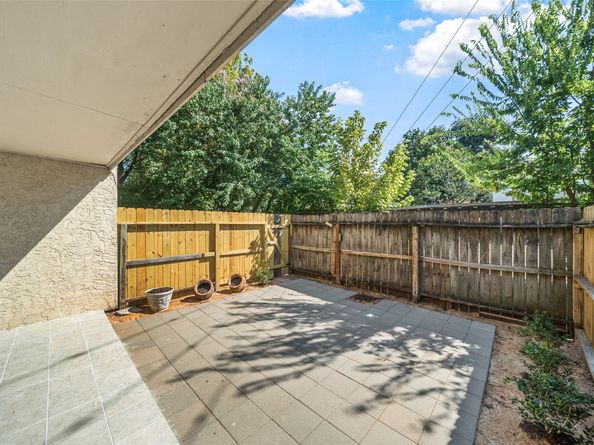 10075 Westpark Drive 32, Houston TX 77042