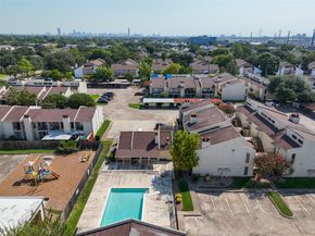10075 Westpark Drive 32, Houston TX 77042