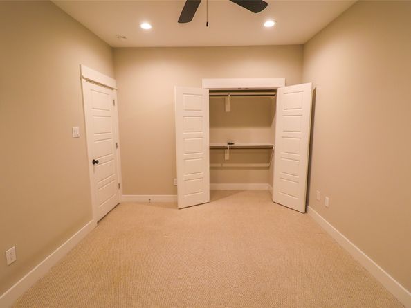 5213 Pinemont Creek Lane, Houston TX 77018