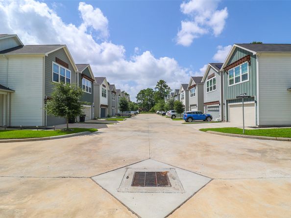 5213 Pinemont Creek Lane, Houston TX 77018
