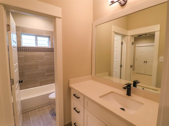 5213 Pinemont Creek Lane, Houston TX 77018