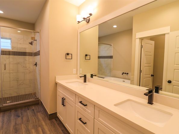 5213 Pinemont Creek Lane, Houston TX 77018