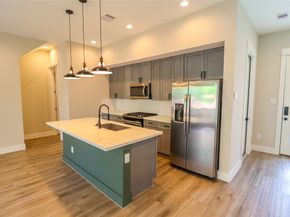 5213 Pinemont Creek Lane, Houston TX 77018