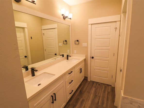5213 Pinemont Creek Lane, Houston TX 77018