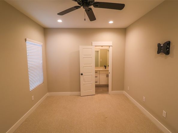5213 Pinemont Creek Lane, Houston TX 77018