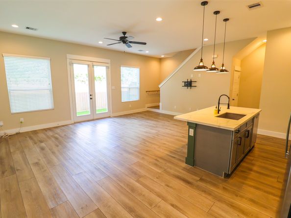 5213 Pinemont Creek Lane, Houston TX 77018