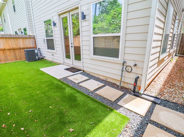 5213 Pinemont Creek Lane, Houston TX 77018