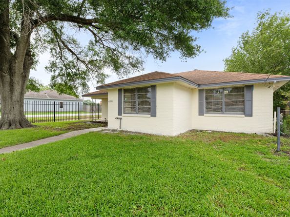 4356 Phlox Street, Houston TX 77051