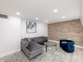 2601 Marilee Lane 2, Houston TX 77057