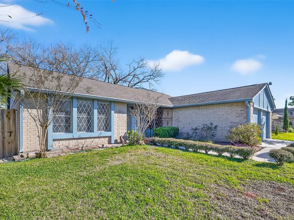11322 Yorklyn Drive, Houston TX 77066
