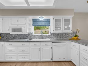 10127 Hazelhurst Drive, Houston TX 77043