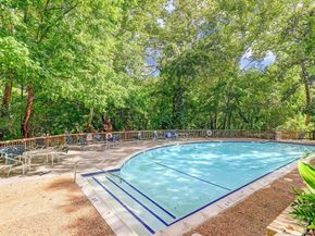 10 S Briar Hollow Lane 50, Houston TX 77027