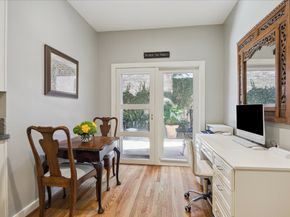 10 S Briar Hollow Lane 50, Houston TX 77027