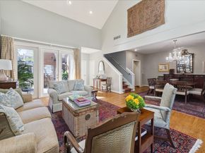 10 S Briar Hollow Lane 50, Houston TX 77027