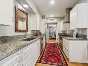10 S Briar Hollow Lane 50, Houston TX 77027